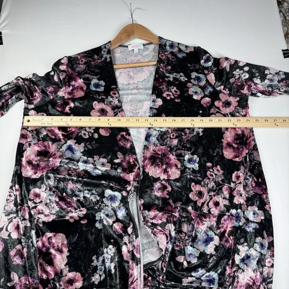 LulaRoe Duster Kimono Velvet Black Pink Floral L Boho Whimsygoth Pockets - Picture 7 of 10